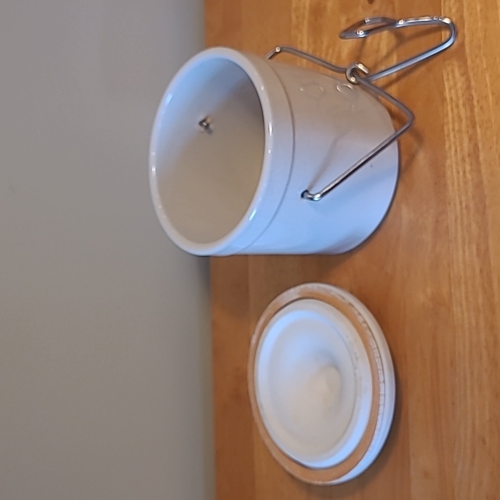 VINTAGE Cylindrical Stoneware Cheese Crock with Lid and Metal Wire Bail Closure - Picture 9 of 17